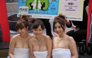 天降女子～从2楼掉下了下来